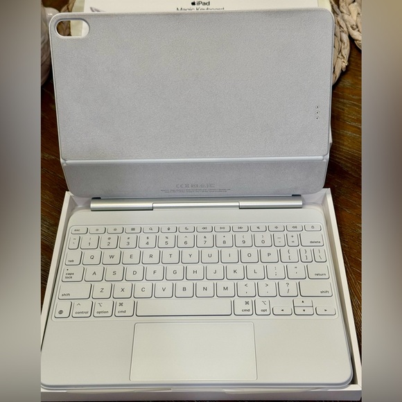 Apple Magic Keyboard - Picture 1 of 4